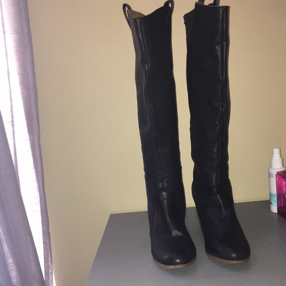 ShoeDazzle black and brown boots
